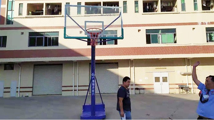 可移动篮球架价钱