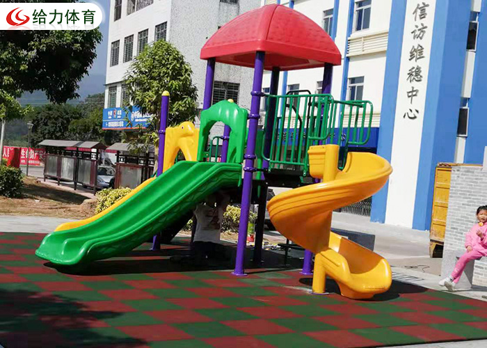 儿童滑滑梯